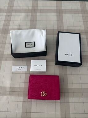 Gucci Fuchsia Double G Compact Bi-Fold Wallet